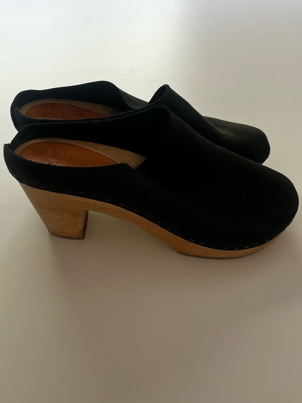 Bryr “Chloe” Black Clogs